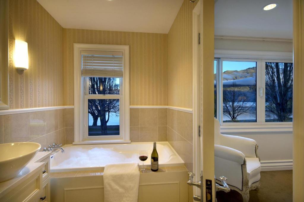 Esplanade Queenstown By Staysouth ภายนอก รูปภาพ
